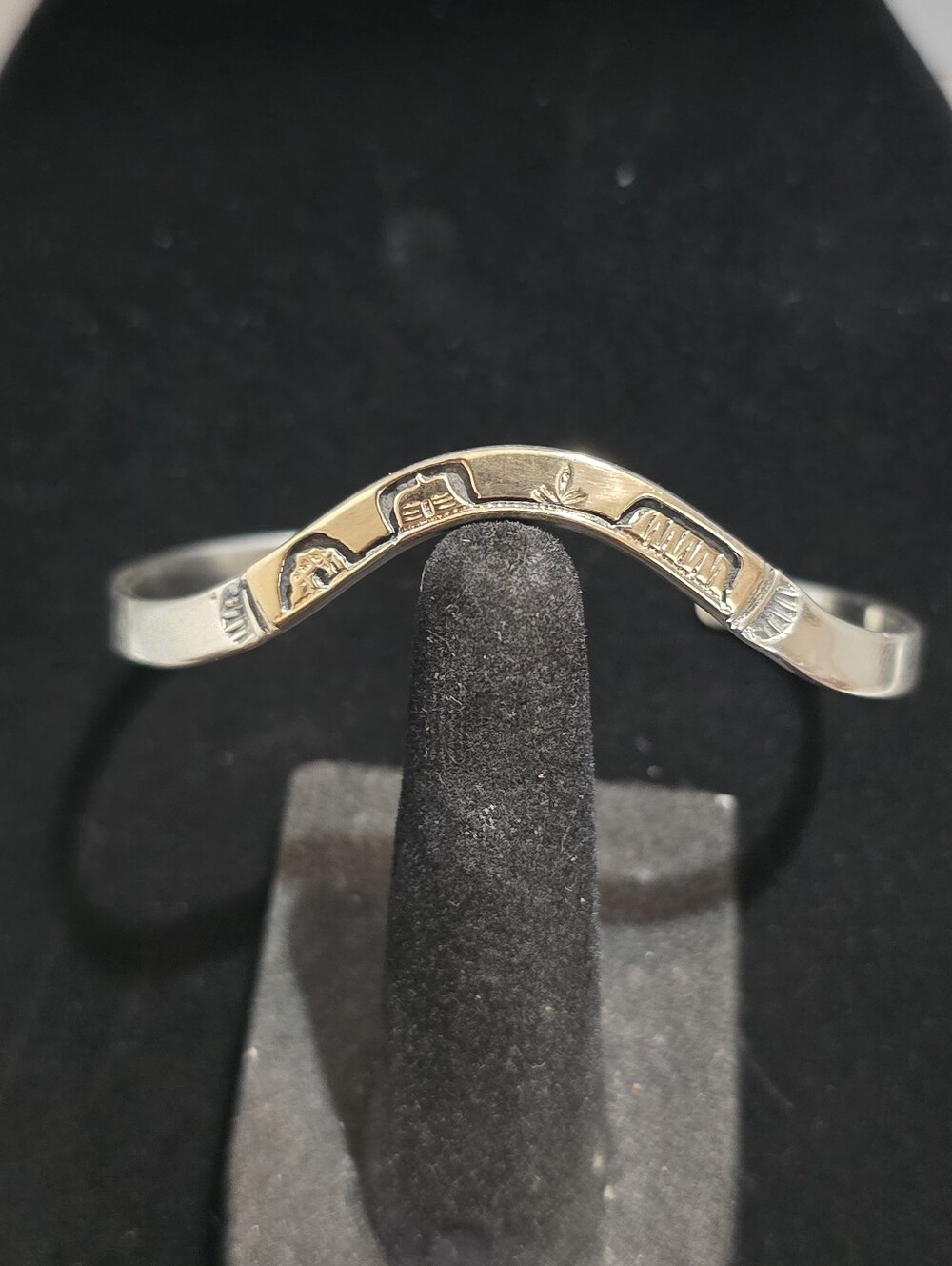 Vtg T+C Case co. Native American Sterling/14k Storyteller Cuff 5.5" + 1.5" Gap